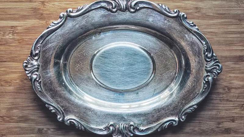 Kavga ettiği amcasını sokak ortasında tabancayla vurdu