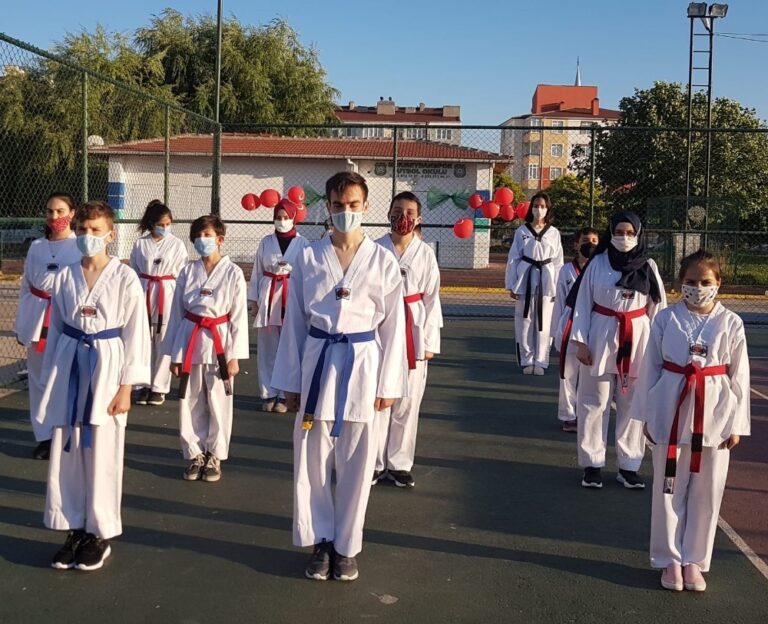 Eskişehir Gökmeydan Spor Kulübü’nün 9 sporcusu siyah kuşak bağladı