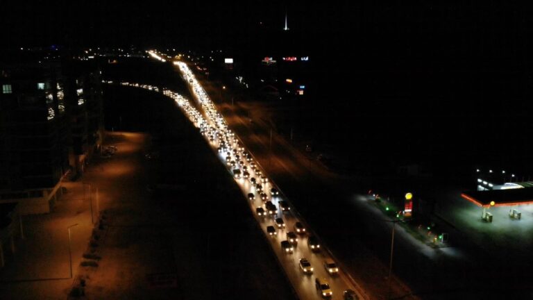Tatilciler dönüş yoluna geçti ‘kilit kavşak’ta trafik durma noktasına geldi