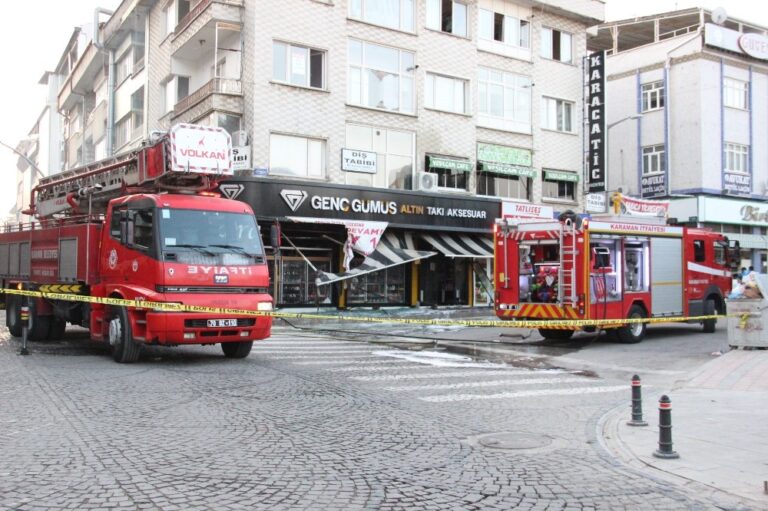 Yangın çıkan iş yerinde büyük çapta maddi hasar oluştu