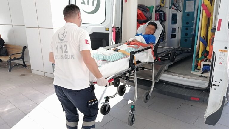 Cam şişede torpil patlatan 2 kardeş yaralandı