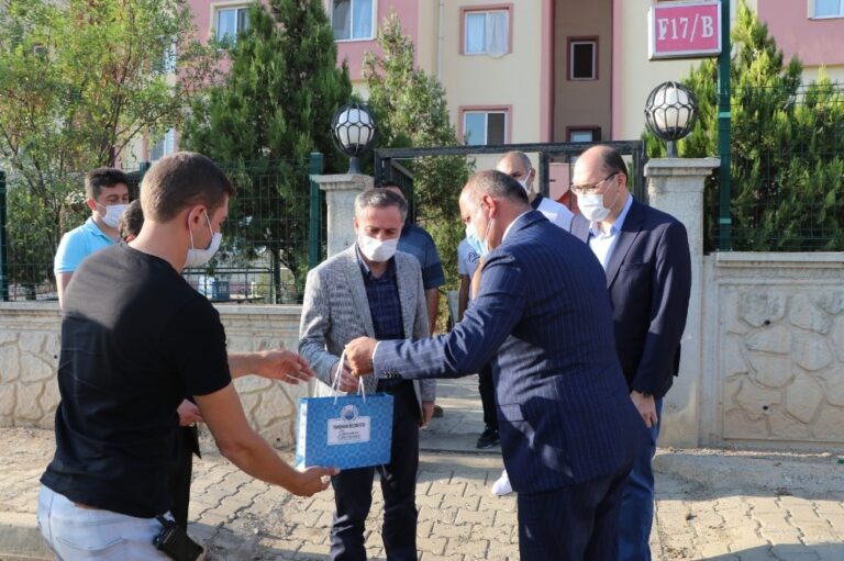 Yahşihan Belediyesi öğrencilere tablet hediye etti