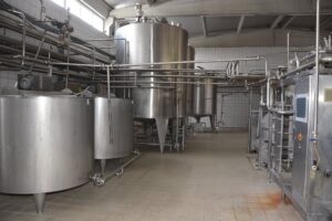 Süt üreticisinin ekonomisine can katacak tesisin imzaları atıldı