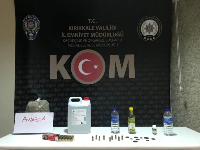 Kaçak içki operasyonunda tarihi eser ele geçirildi
