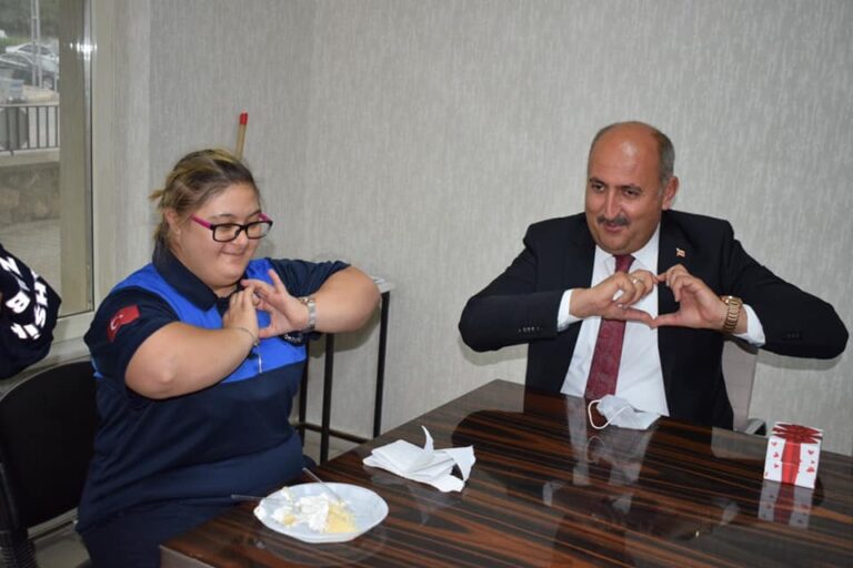 Down sendromlu Meryem’e sürpriz doğum günü