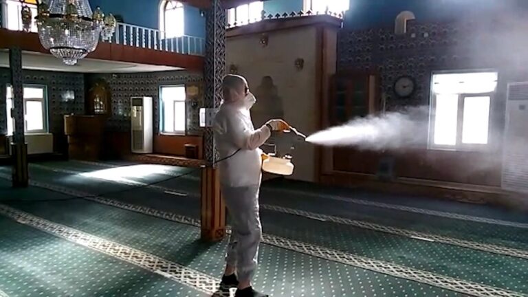 Korona virüse karşı dezenfeksiyon çalışması yapılıyor