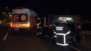 Aydınlatma direğine çarpan otomobil 80 metre sürüklendi
