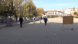 Sınava geç kalınca ‘Lütfen abi’ diyerek yalvardı