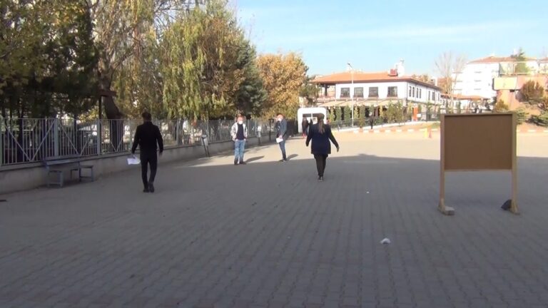 Sınava geç kalınca ‘Lütfen abi’ diyerek yalvardı