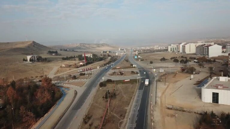 43 ilin geçiş güzergahındaki trafiğin son durumu havadan görüntülendi