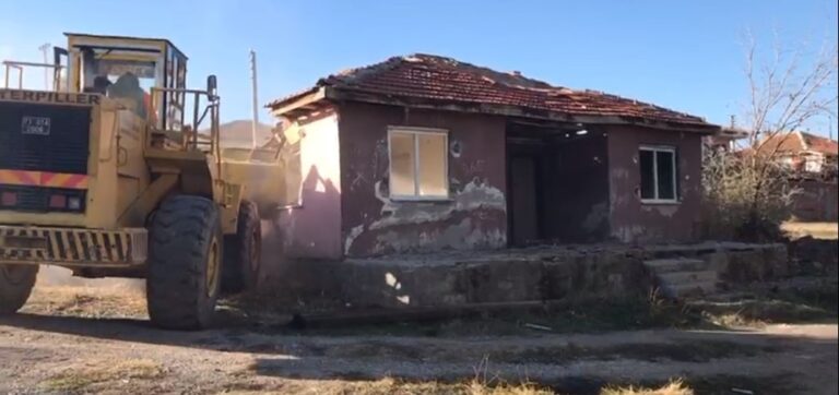 Kırıkkale’de riskli binalar yıkılıyor
