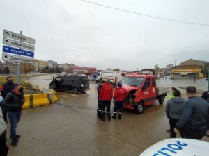 Sokağa çıkma kısıtlamasında şehir içinde trafik kazası