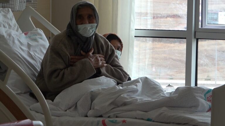 113 yaşındaki Arzu nine korona virüsü yendi
