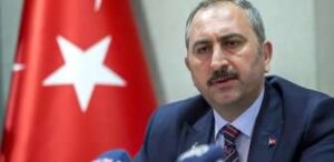 Bu evdeki eşyalar kendiliğinden tutuşuyor: Kendiliğinden yanan evin sırrını çözmeye çalışıyorlar