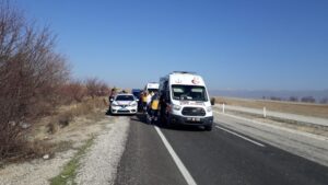 Kırıkkale’de ilginç trafik kazası, otomobil ’amuda’ kalktı: 1 yaralı