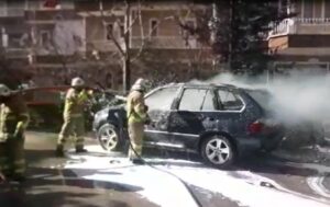 Park halindeki lüks cip alevlere teslim oldu
