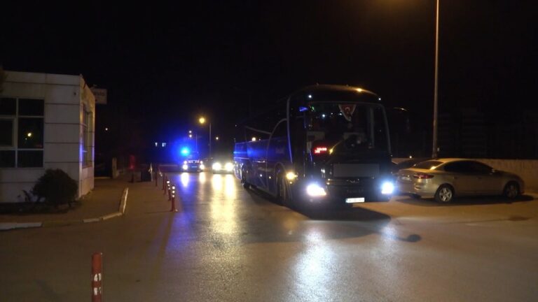 Otobüste seyahat eden 2 kişinin ‘risklidir’ grubunda olduğu tespit edildi: 29 yolcu karantinaya alındı