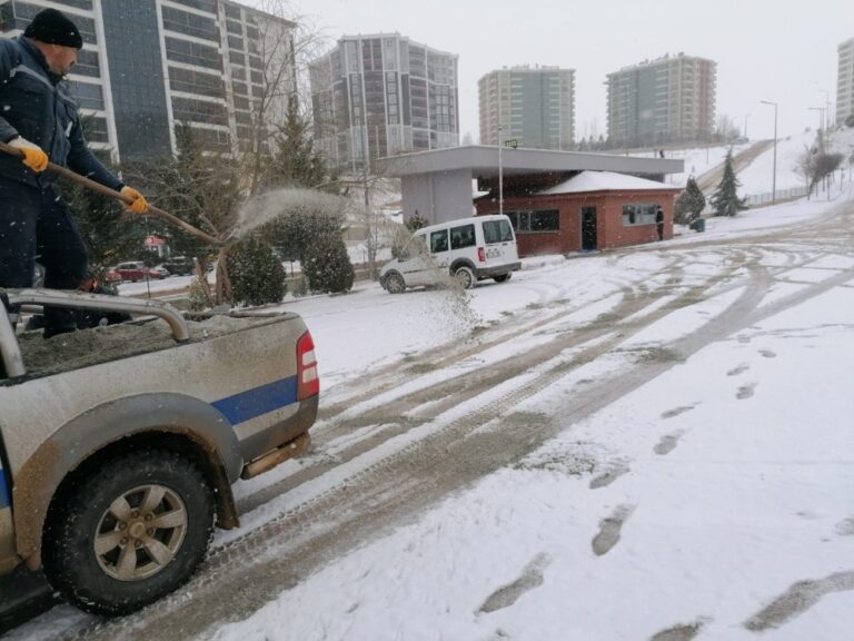 Yahşihan’da kar ile mücadele sürüyor