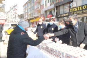 Kırıkkale Belediyesinden kandil simidi ikramı