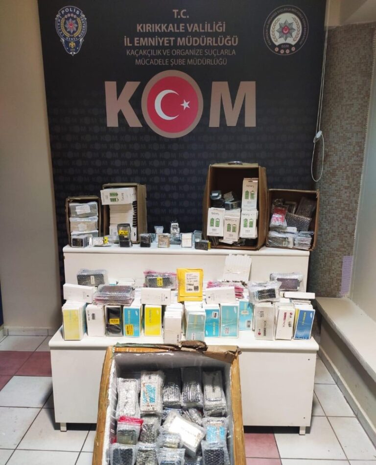 Kırıkkale’de 2 bin 447 adet kaçak cep telefonu aksesuarı ele geçirildi