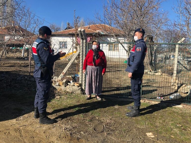 Kırıkkale’de jandarma yaşlı vatandaşları unutmuyor