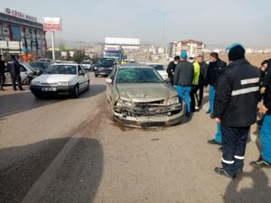 Kırıkkale’de üç araçlı zincirleme kaza: 4 yaralı