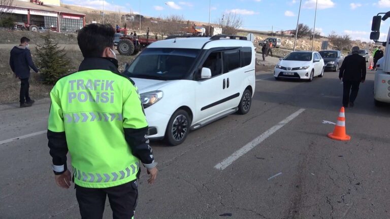 Kırıkkale’de iki otomobil çarpıştı: 4 yaralı