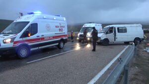 Panelvan minibüs takla attı: 1 ölü, 7 yaralı