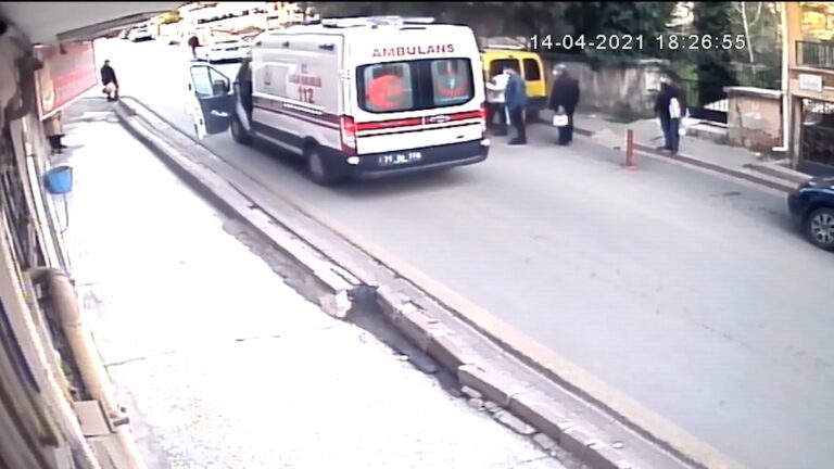 Otomobilin çarptığı çocuk ölümden döndü