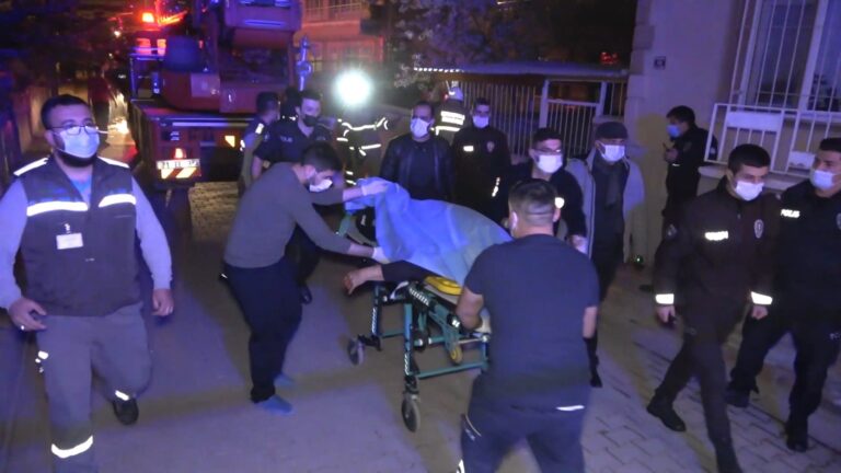 Cinnet getiren koca dehşet saçtı: Karısını öldürüp, evini ve otomobilini ateşe verdi