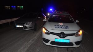 Virajı alamayan tır devrildi: 1 yaralı