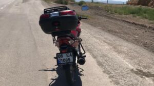 Kasksız motosiklete binen 18 yaşındaki genç canından oldu