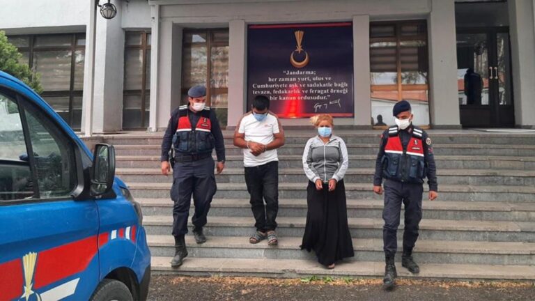 Hırsızlık şüphelileri kaçarken kaza yaptı, biri riskli grupta 3 kişi yakalandı