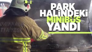 Park halindeki yolcu minibüsü yandı