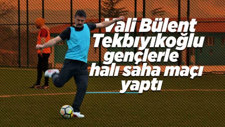 Gençlerle birlikte halı saha maçı