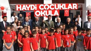 Okullarda ilk ders zili çaldı 