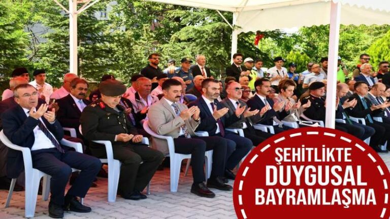 Şehitlikte duygusal bayramlaşma