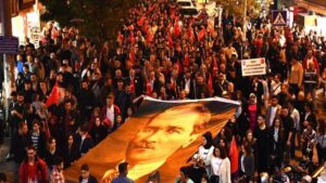 Cumhuriyet’e özel fener alayı