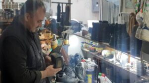 Ayakkabı tamircilerinde yoğun mesai…