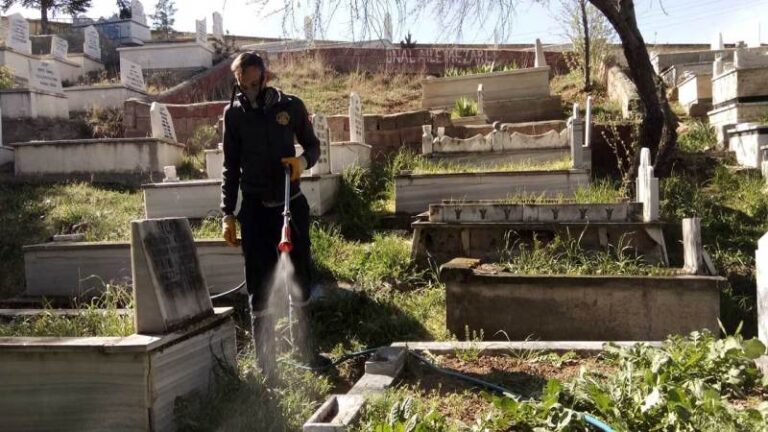 Kırıkkale’de mezarlıklarda bayram hazırlığı