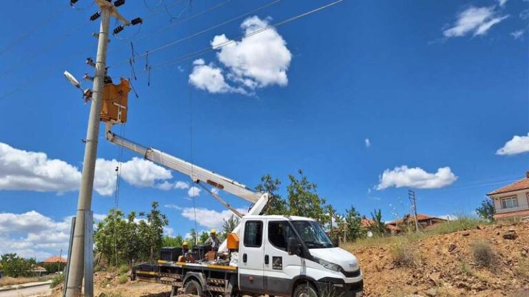 Yahşihan’da sorunlara yol açan elektrik direkleri kaldırıldı