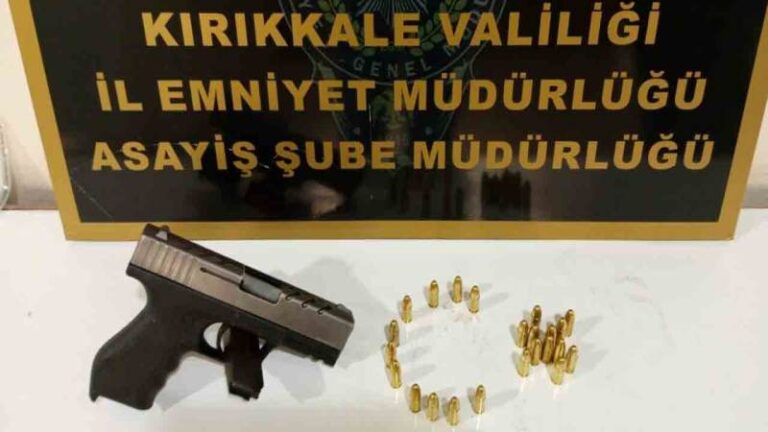 Silahlı fotoğraf paylaştı, SİBER polis yakaladı!