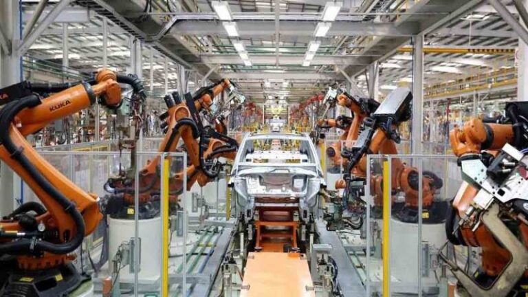 Sanayi üretimi yıllık yüzde 4,7 azaldı