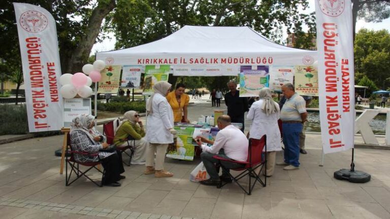 Şehir parkında vatandaşlara sağlık taraması yapıldı