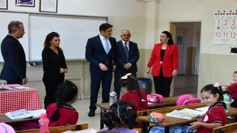 Minik öğrencilerden anlamlı hediye