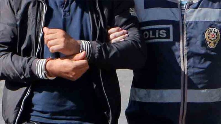 Polislere silah doğrultan şahıs yakalandı