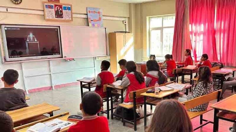 Kırıkkale’de ilk ders zili Cumhuriyet için çaldı