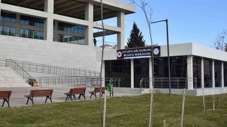 Adliye bahçesine İşyurtları ürünleri mağazası açıldı
