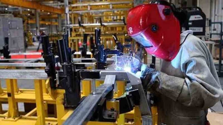 Sanayi üretimi yıllık yüzde 3,1 azaldı