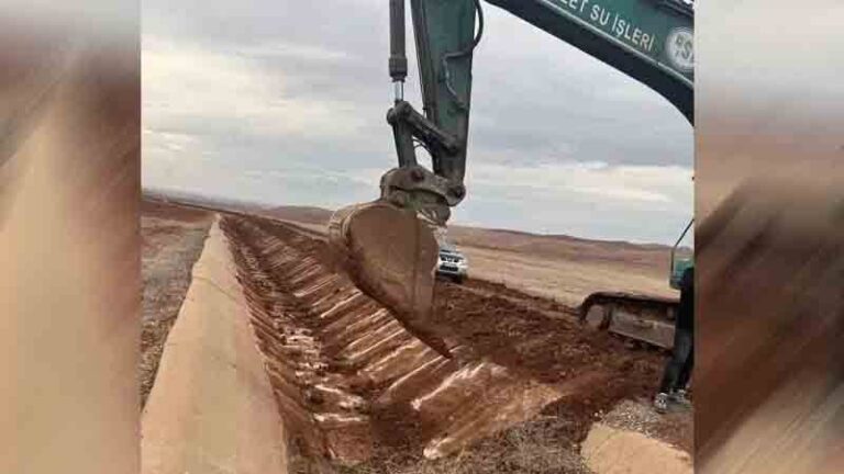 Çerikli’de dere yatakları temizleniyor
